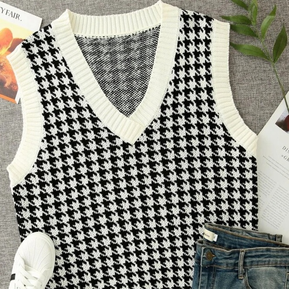 NEVER WORN Houndstooth V-Neck Oversized Sweater Vest - Picture 1 of 3